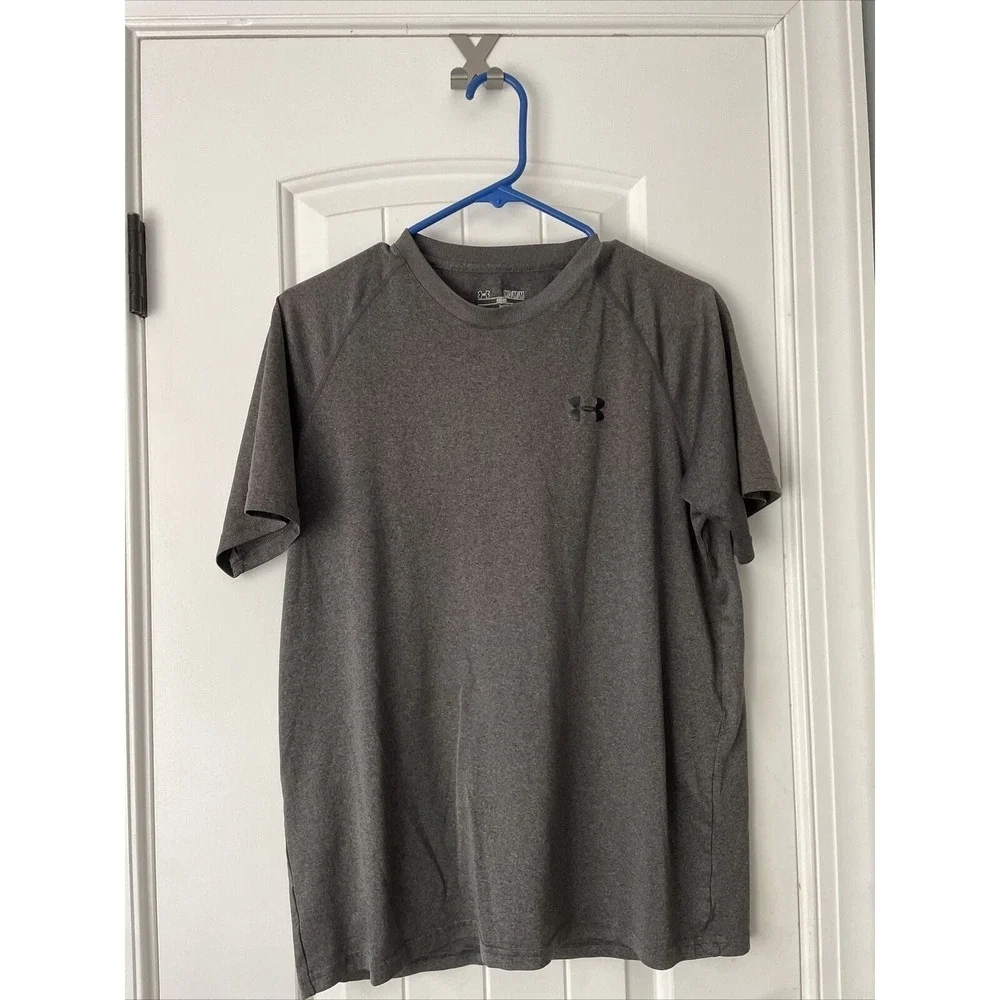 UNDER ARMOUR Short Sleeve HEAT GEAR Loose GRAY Shirt w/ BLACK LOGO Men's Medium